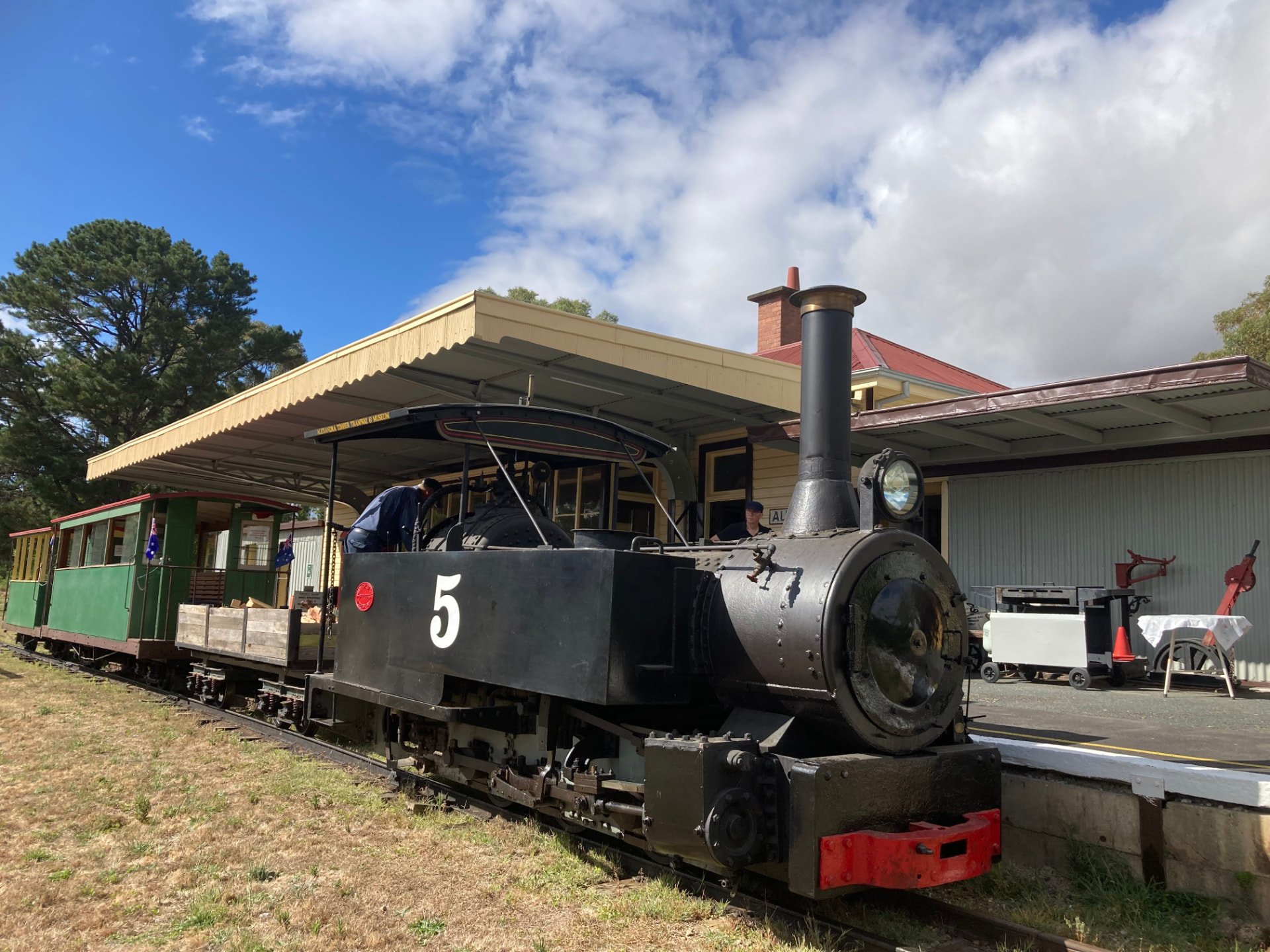Locomotive No. 5 at the Alexandra station platform